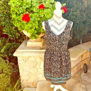 🌸Darling ditsy flower print- side zip dress